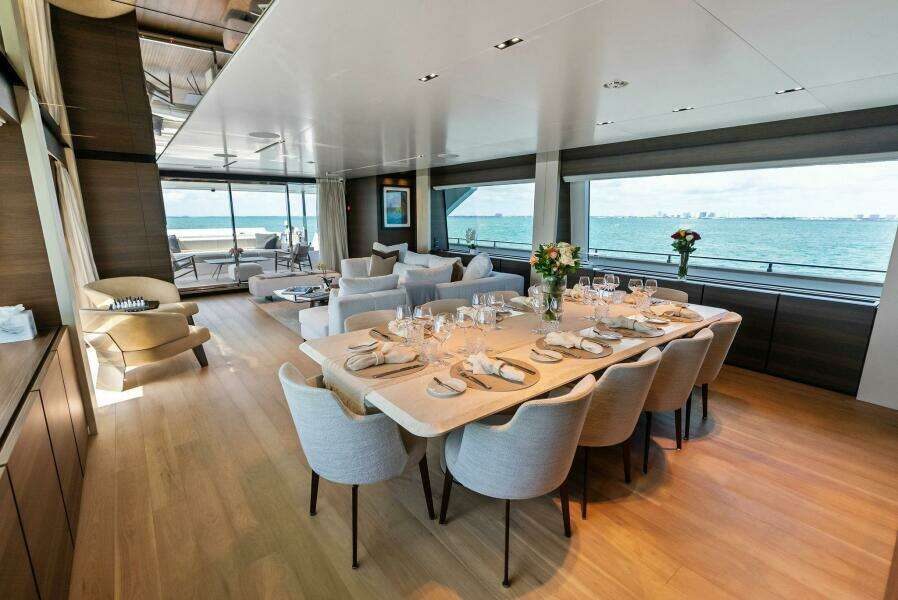 2023 Custom Line 33 Navetta