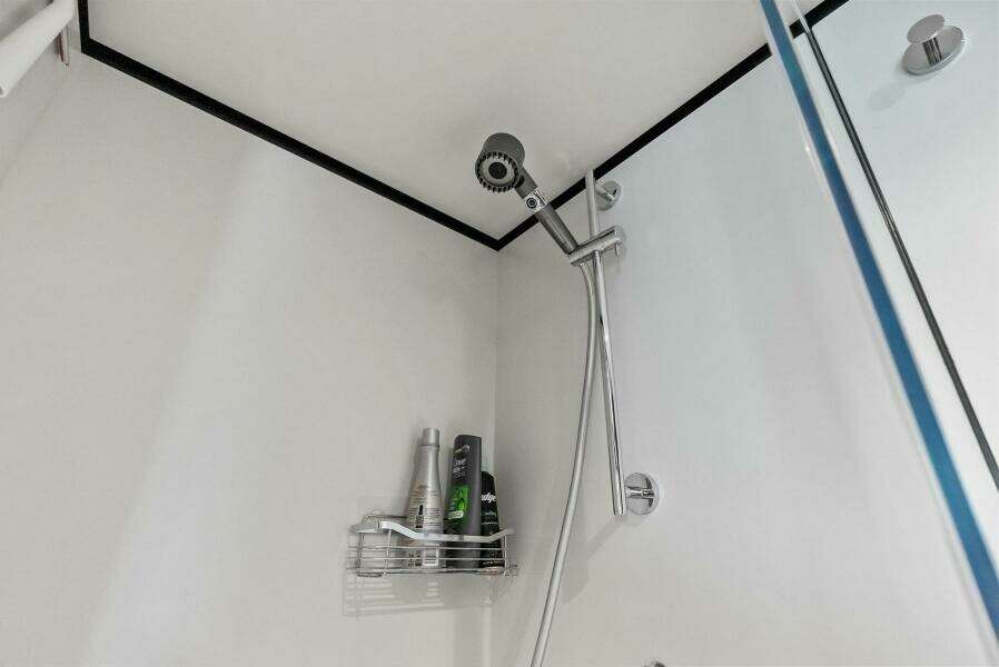 2023 Custom Line 33 Navetta