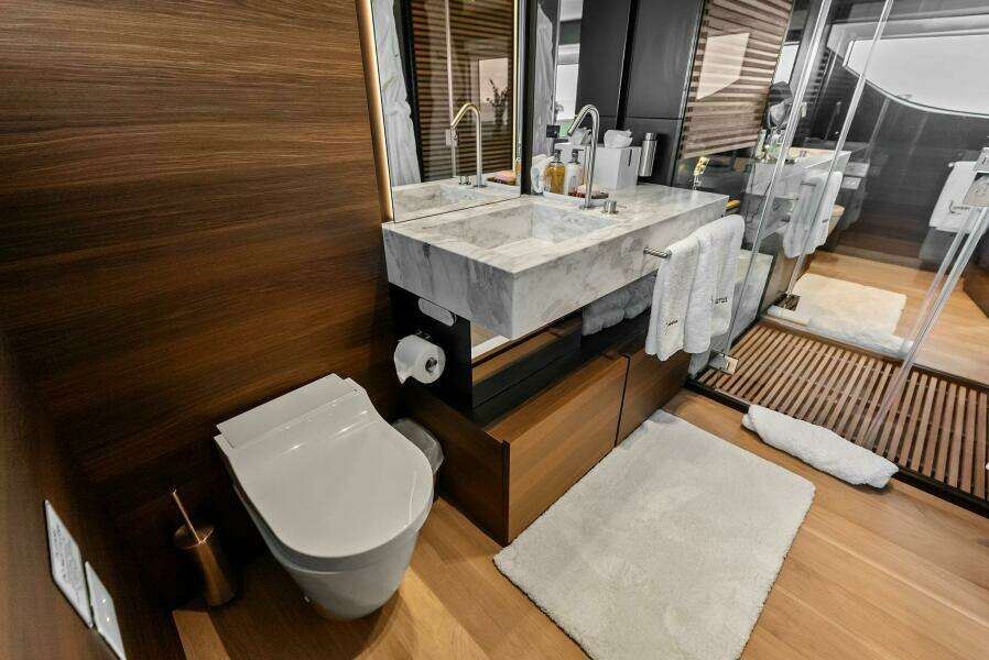 2023 Custom Line 33 Navetta