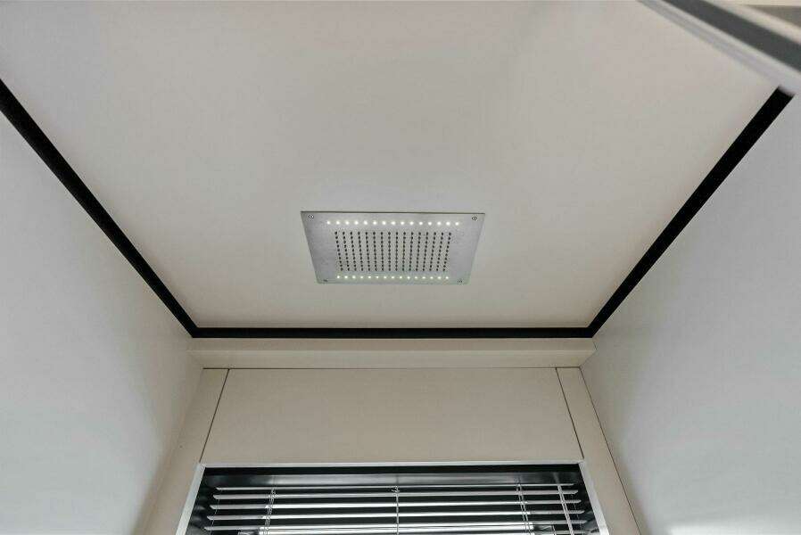 2023 Custom Line 33 Navetta