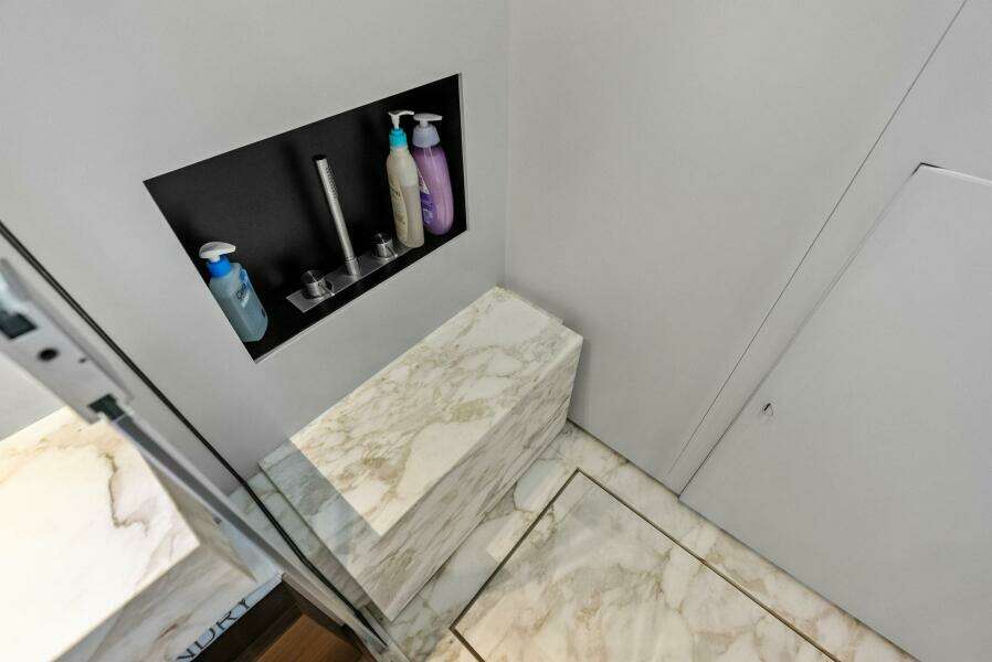 2023 Custom Line 33 Navetta