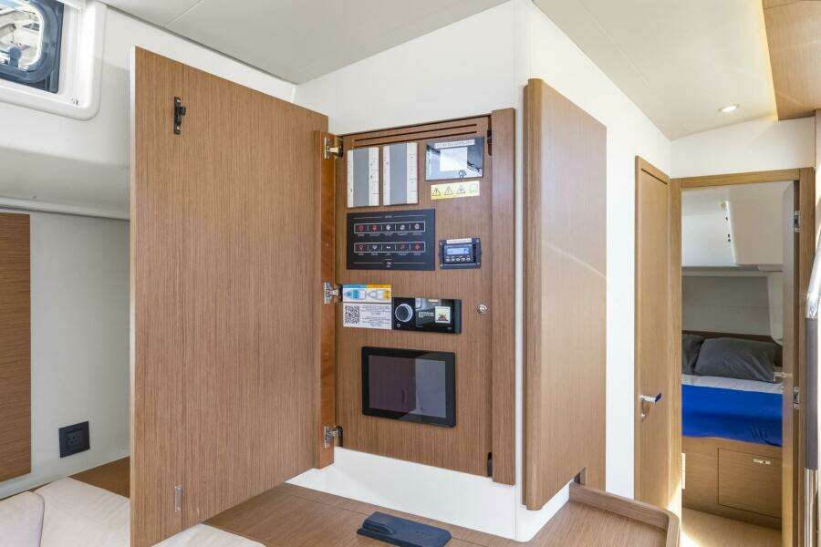 2024 Beneteau Oceanis Yacht 54