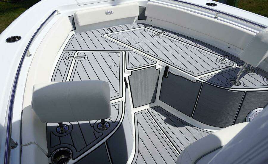 2024 Sea Hunt Ultra 229