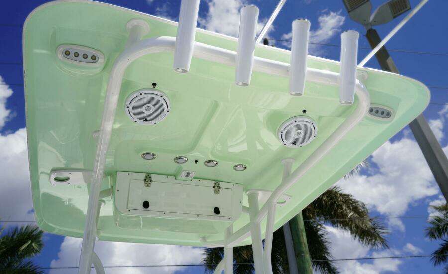 2024 Sea Hunt Ultra 229