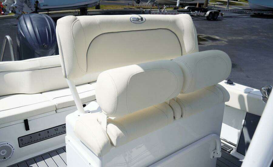 2024 Sea Hunt Ultra 229