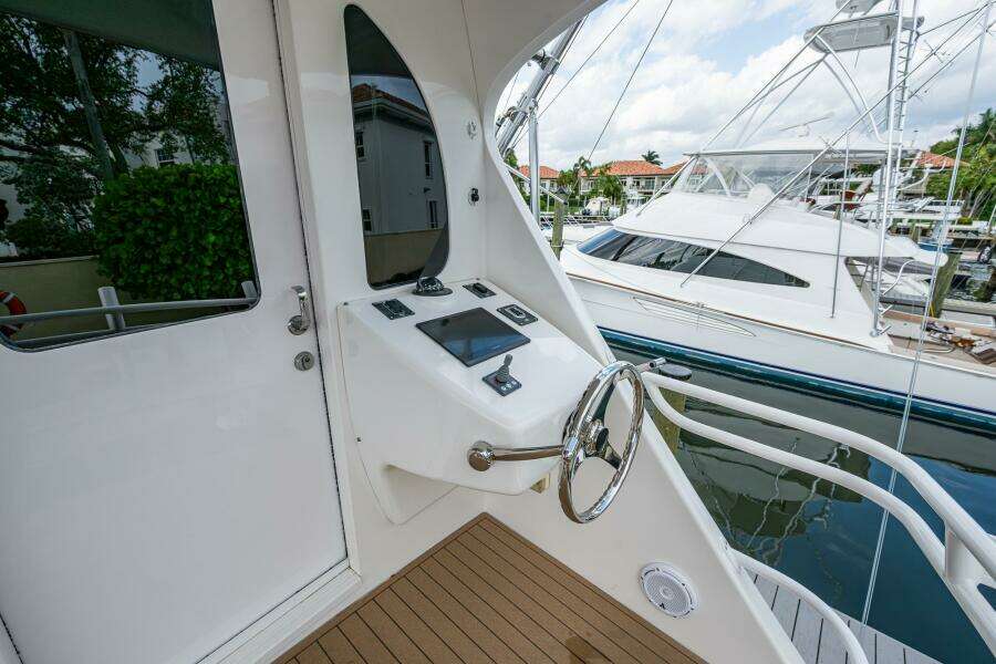 Viking 60 Bottom Line - Exterior Aft Flybridge