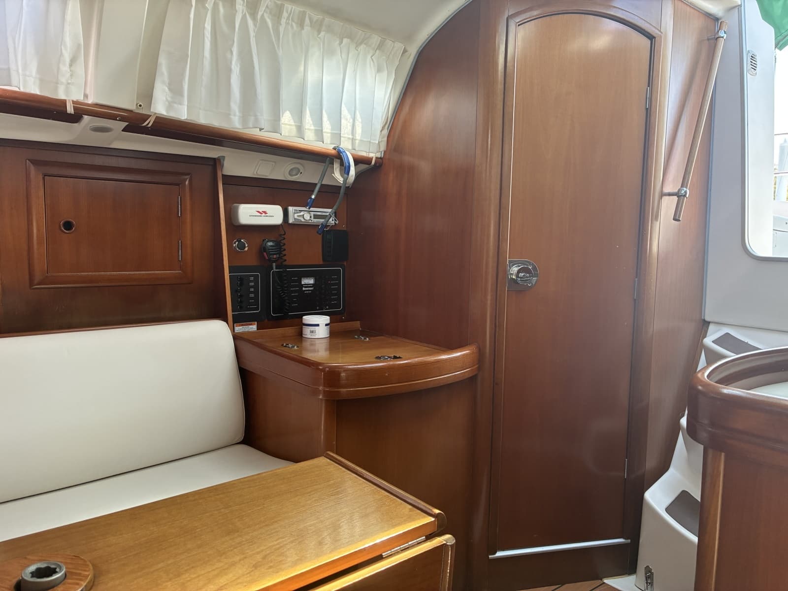 2003 Beneteau Oceanis 311 - Head door