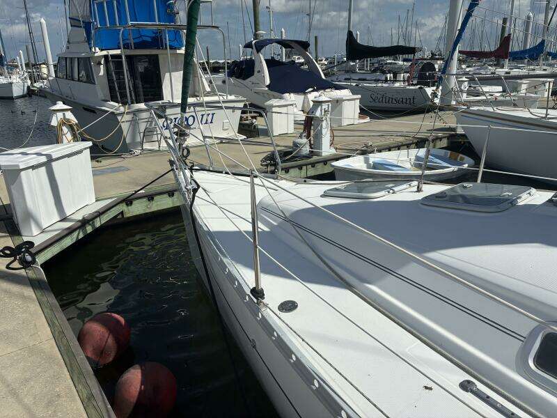 2003 Beneteau Oceanis 311 - Foredeck