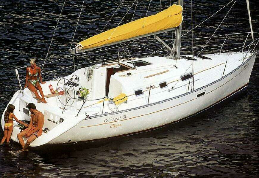 Beneteau Oceanis 311 - Cockpit and Swim Platform