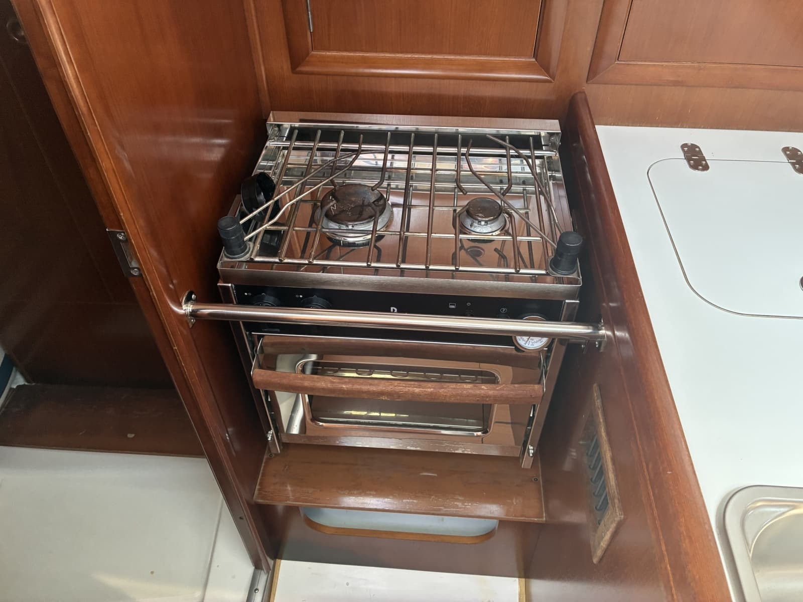 2003 Beneteau Oceanis 311 - Stove and oven