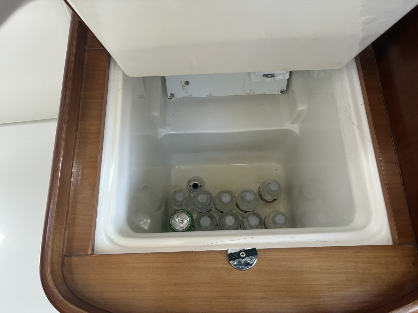 2003 Beneteau Oceanis 311 - 12 Volt refrigeration