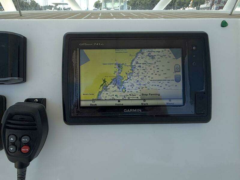 2017 Vanquish Bristol Harbor 23 CC