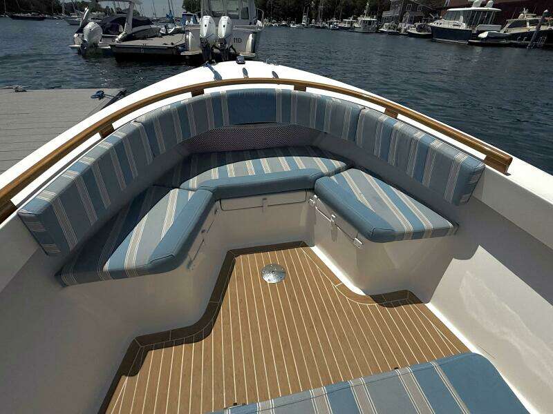 2017 Vanquish Bristol Harbor 23 CC