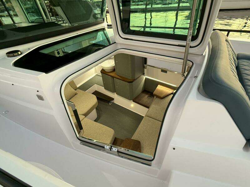 2022 Axopar 37 XC Cross Cabin