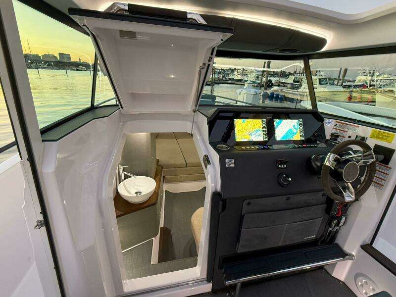 2022 Axopar 37 XC Cross Cabin