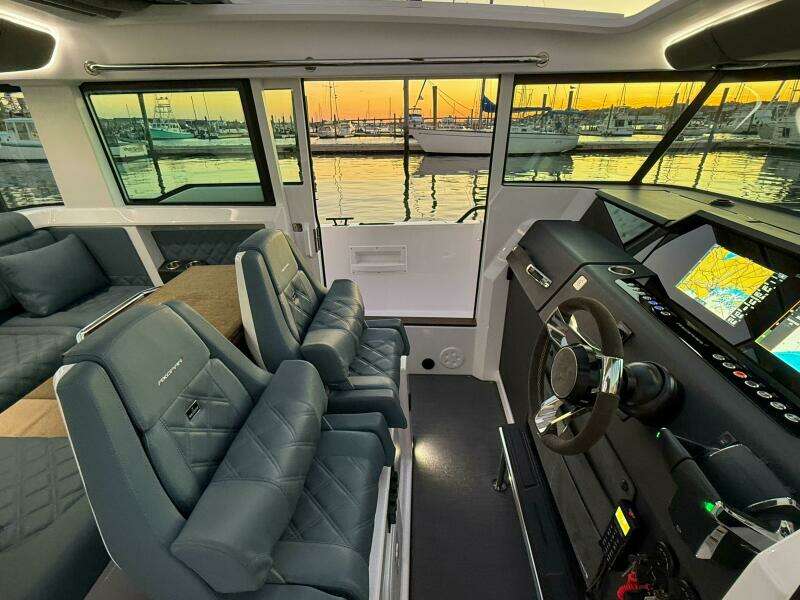 2022 Axopar 37 XC Cross Cabin