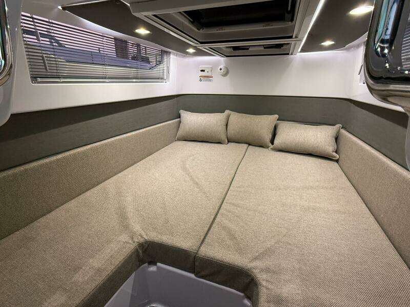 2022 Axopar 37 XC Cross Cabin