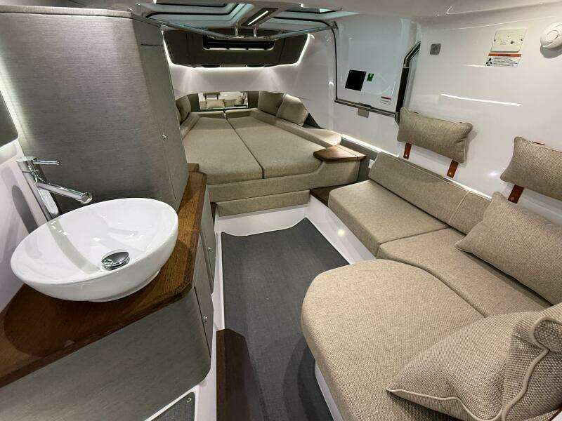 2022 Axopar 37 XC Cross Cabin