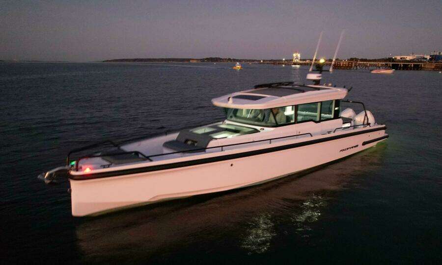 2022 Axopar 37 XC Cross Cabin