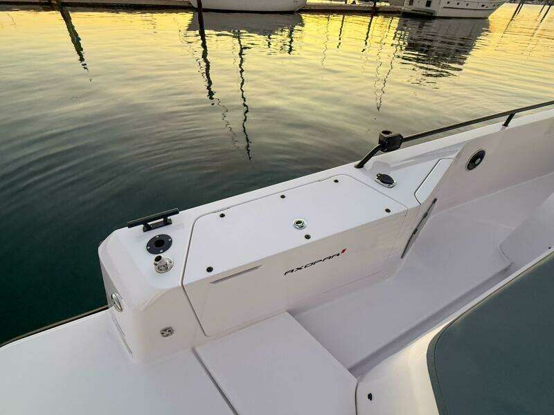 2022 Axopar 37 XC Cross Cabin