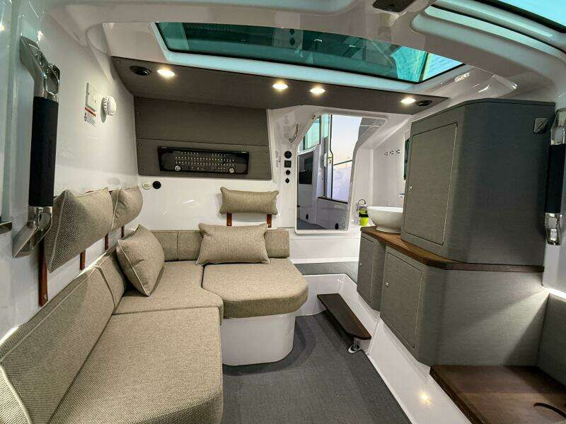 2022 Axopar 37 XC Cross Cabin