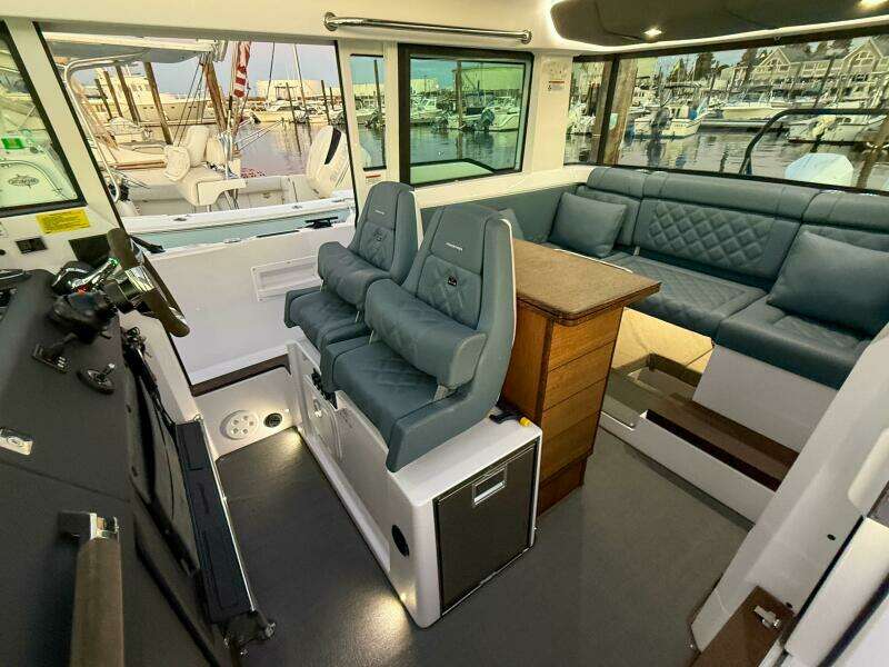 2022 Axopar 37 XC Cross Cabin