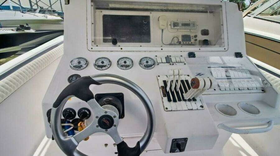 2005 Donzi 35 ZF Cuddy