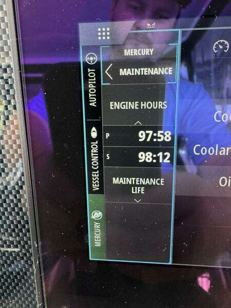 2022 Cruisers Yachts 