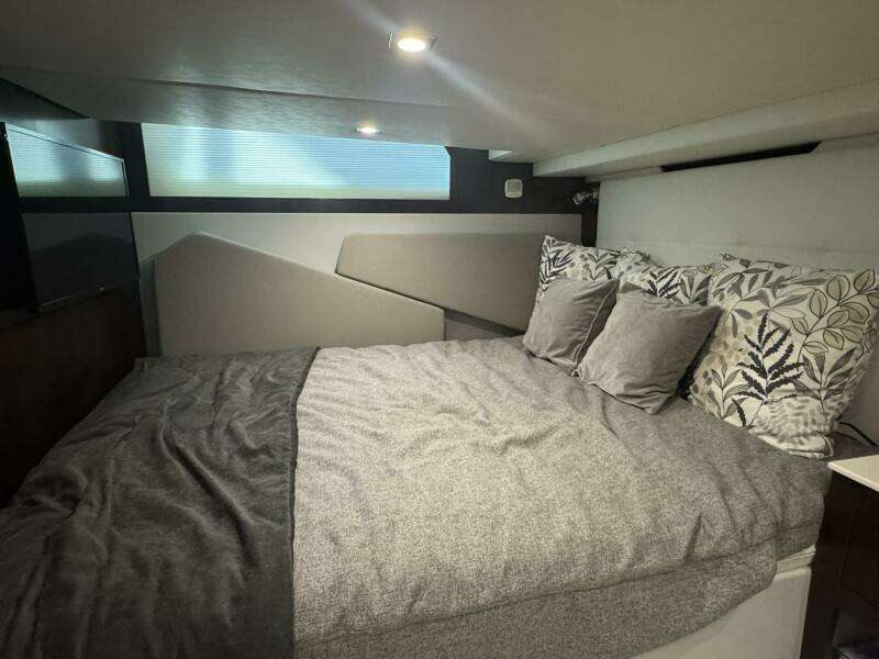 2022 Cruisers Yachts 