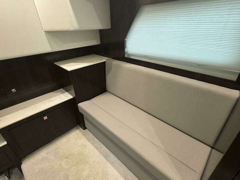 2022 Cruisers Yachts 
