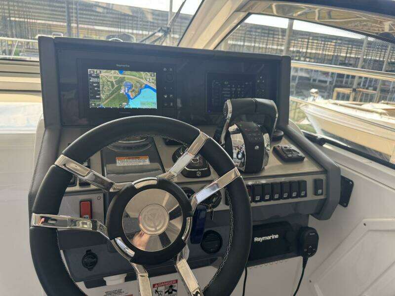 2022 Cruisers Yachts 