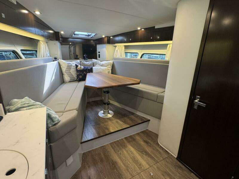 2022 Cruisers Yachts 