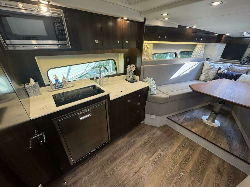 2022 Cruisers Yachts 