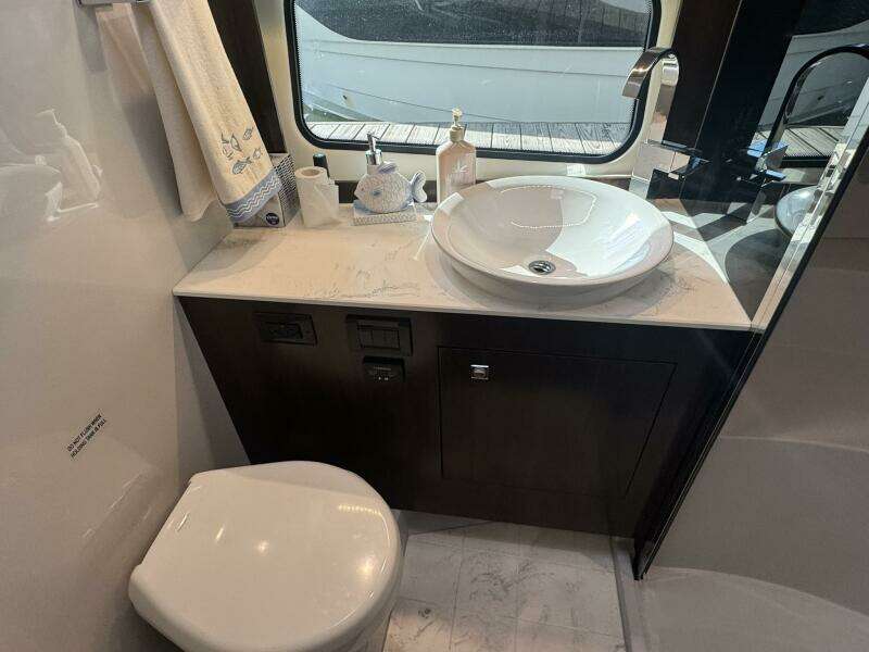 2022 Cruisers Yachts 