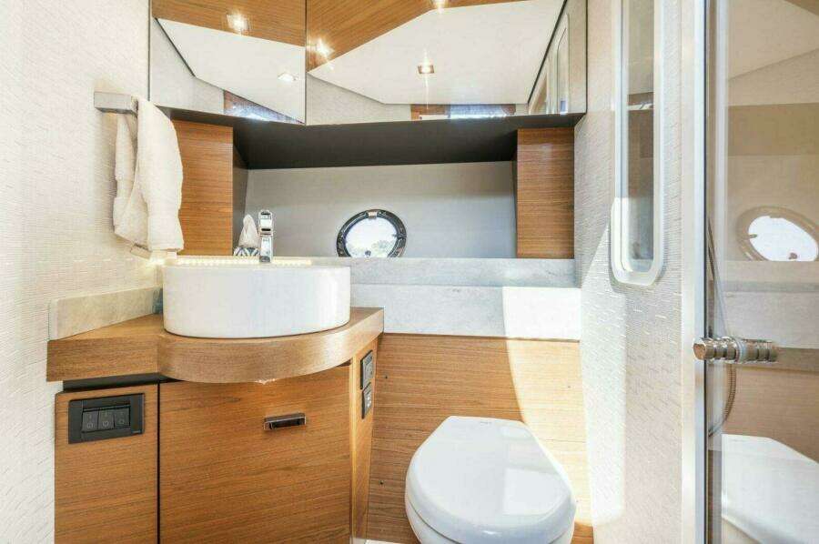 2023 Tiara Yachts 39 Coupe