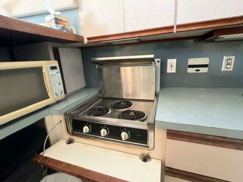 1989 Trojan 12M Motor Yacht