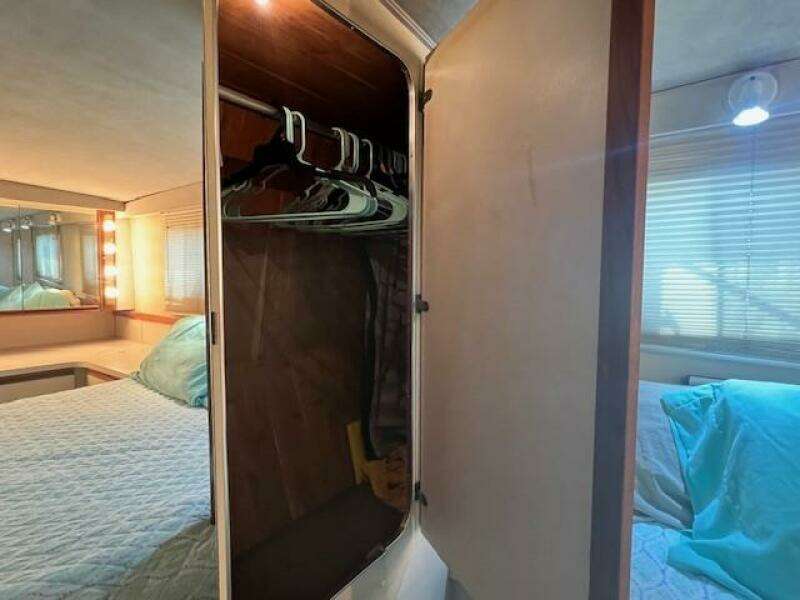 1989 Trojan 12M Motor Yacht