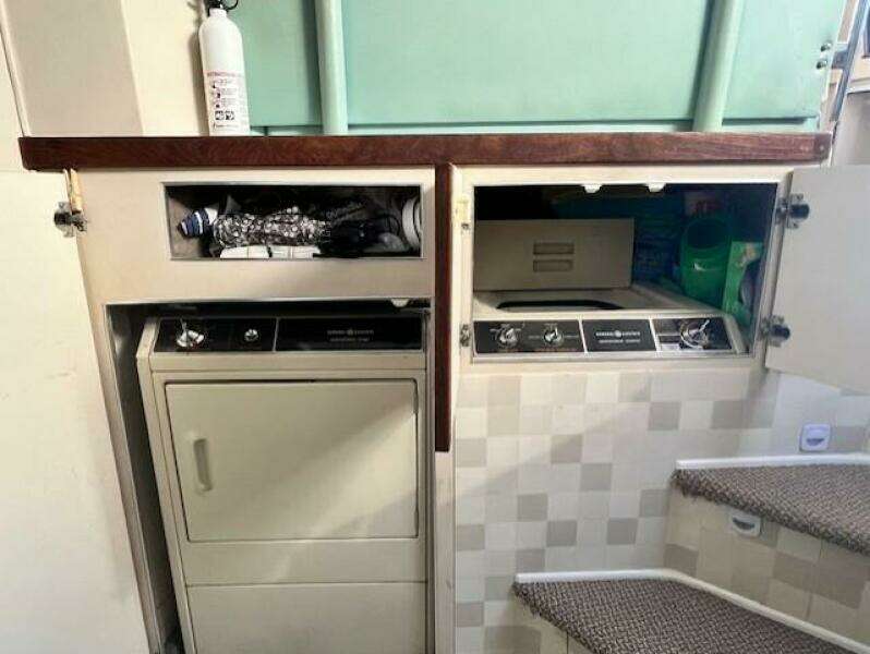 1989 Trojan 12M Motor Yacht