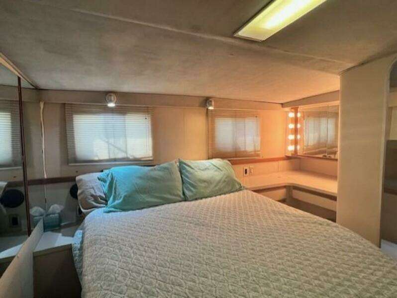 1989 Trojan 12M Motor Yacht