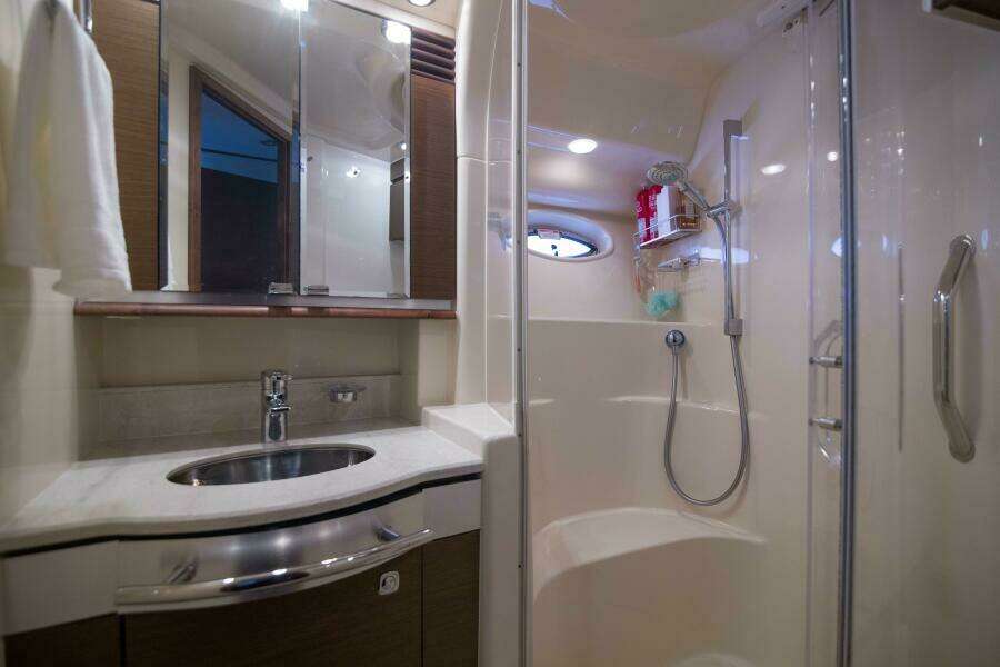 Sea Ray 52 -  Seas The Day - Head