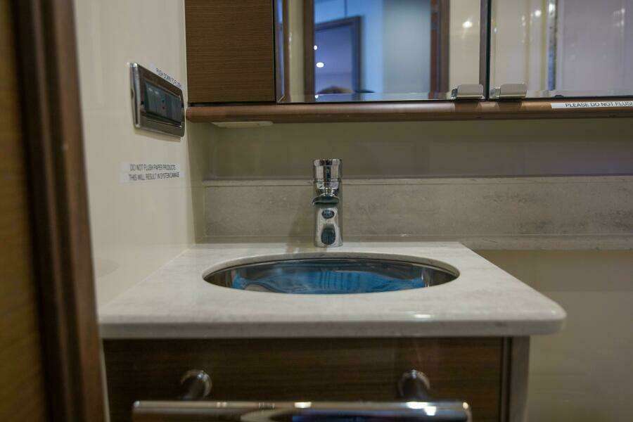 Sea Ray 52 -  Seas The Days - Head