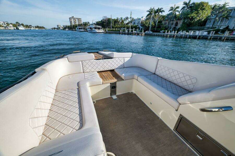 Chris-Craft 34 - 2LW - Forward Seating