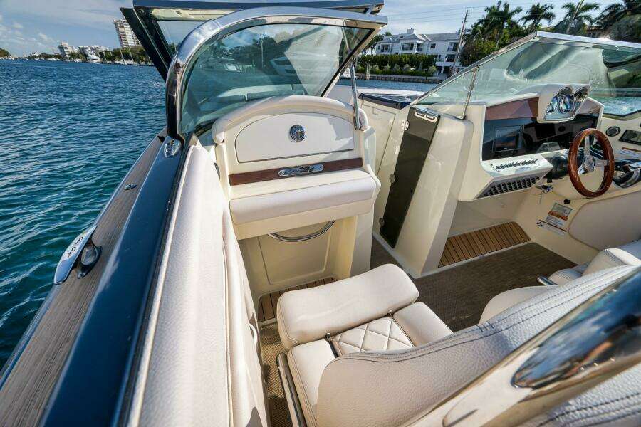 Chris-Craft 34 - 2LW - Seating