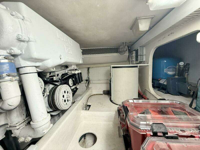 Viking 50 REEL LEGACY - Engine Room