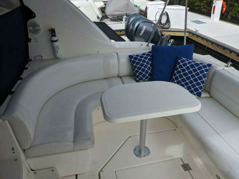 2003 Cruisers Yachts 3970