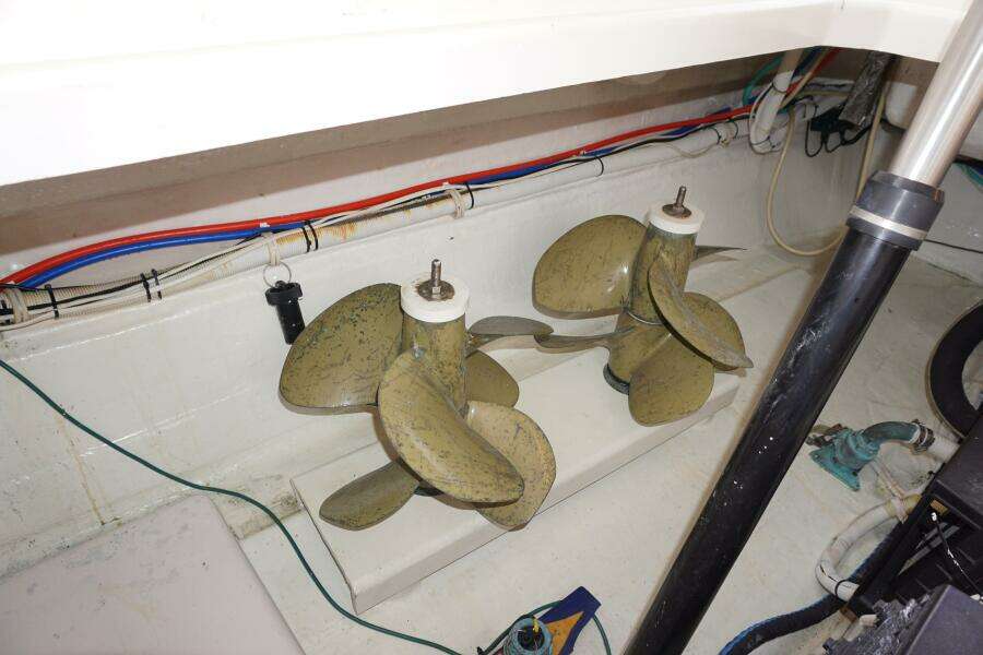 2007 39 Tiara Yachts 3900 Sovran The Pearl Spare Props