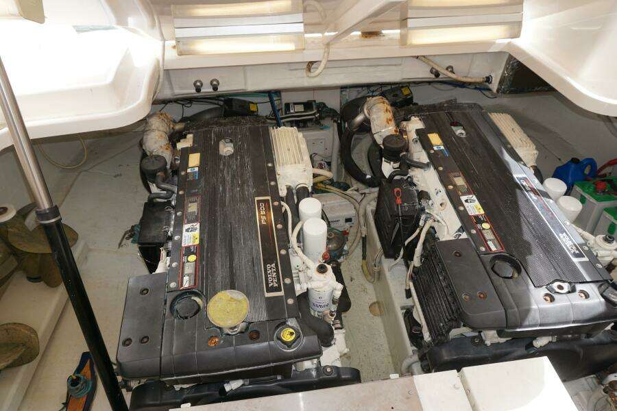2007 39 Tiara Yachts 3900 Sovran The Pearl Engine Room