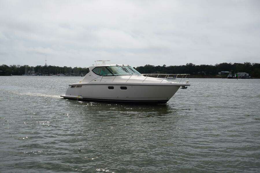 2007 39 Tiara Yachts 3900 Sovran The Pearl Starboard Profile