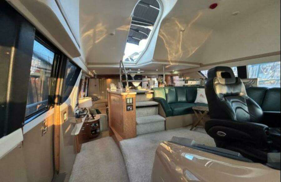 1998 Carver 530 Voyager