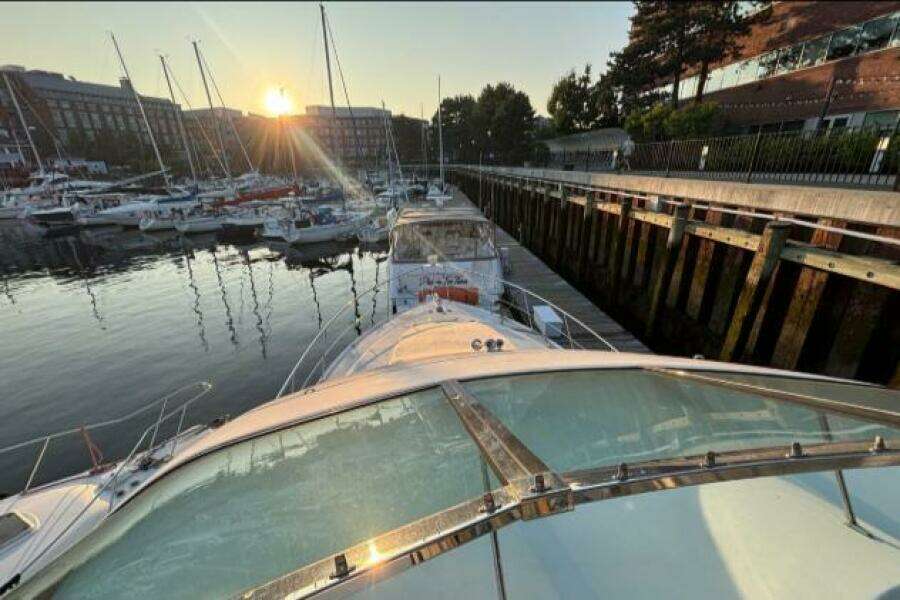 1998 Carver 530 Voyager